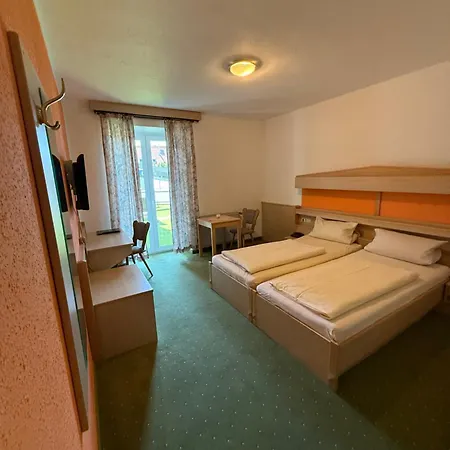 Zur Post Wellness Und Hotell 3*