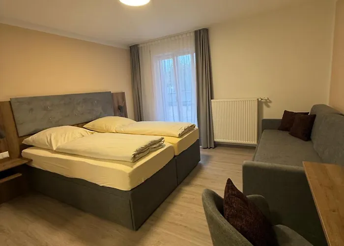 Zur Post Wellness Und Otel 3*